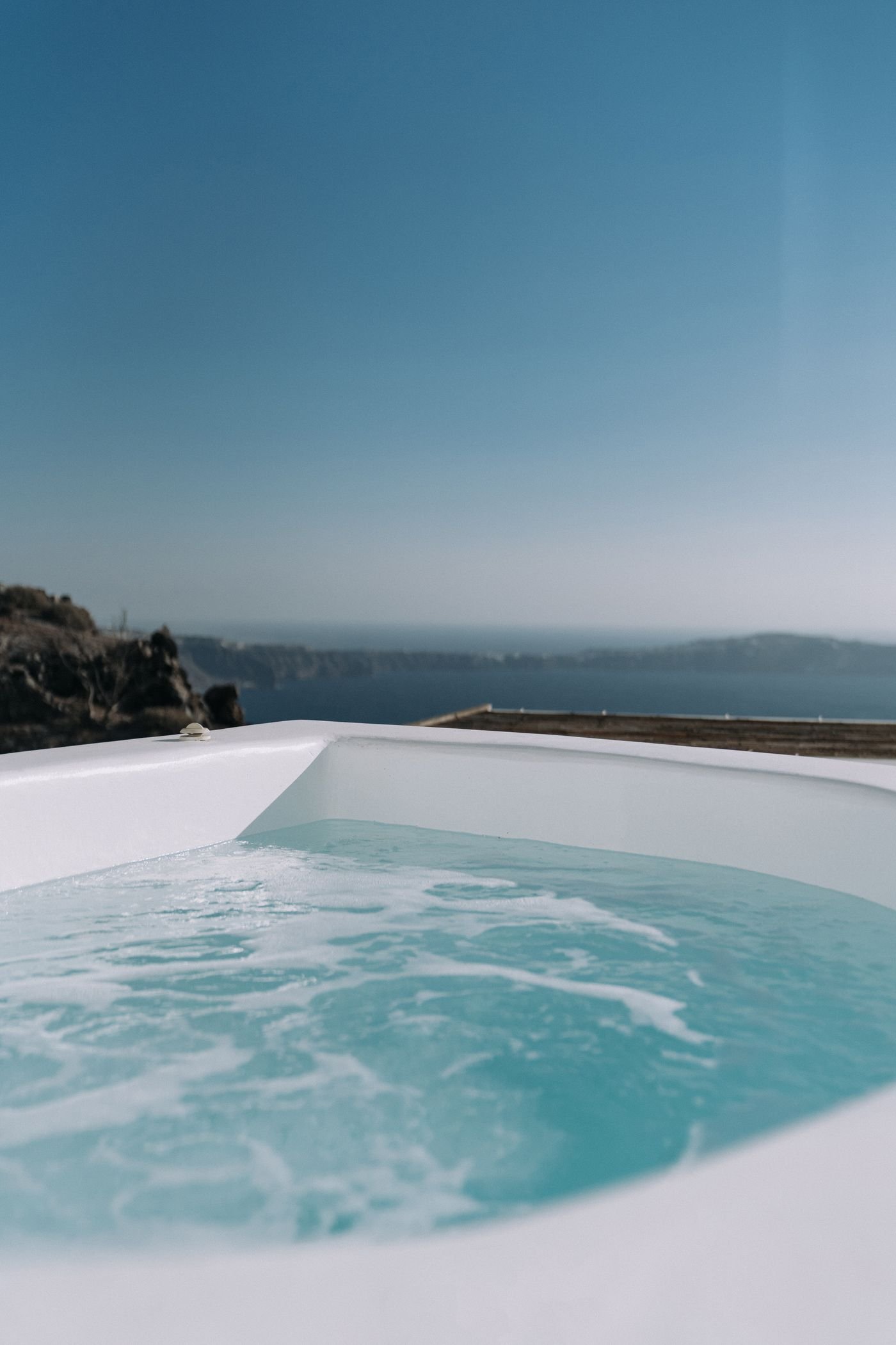 Luxury infinity pool overlooking the ocean in Uluwatu Bali — wellness retreat